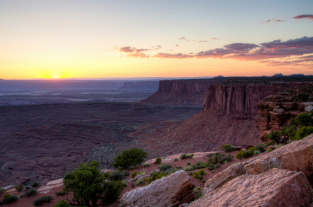 Orange-Cliffs-Overlook